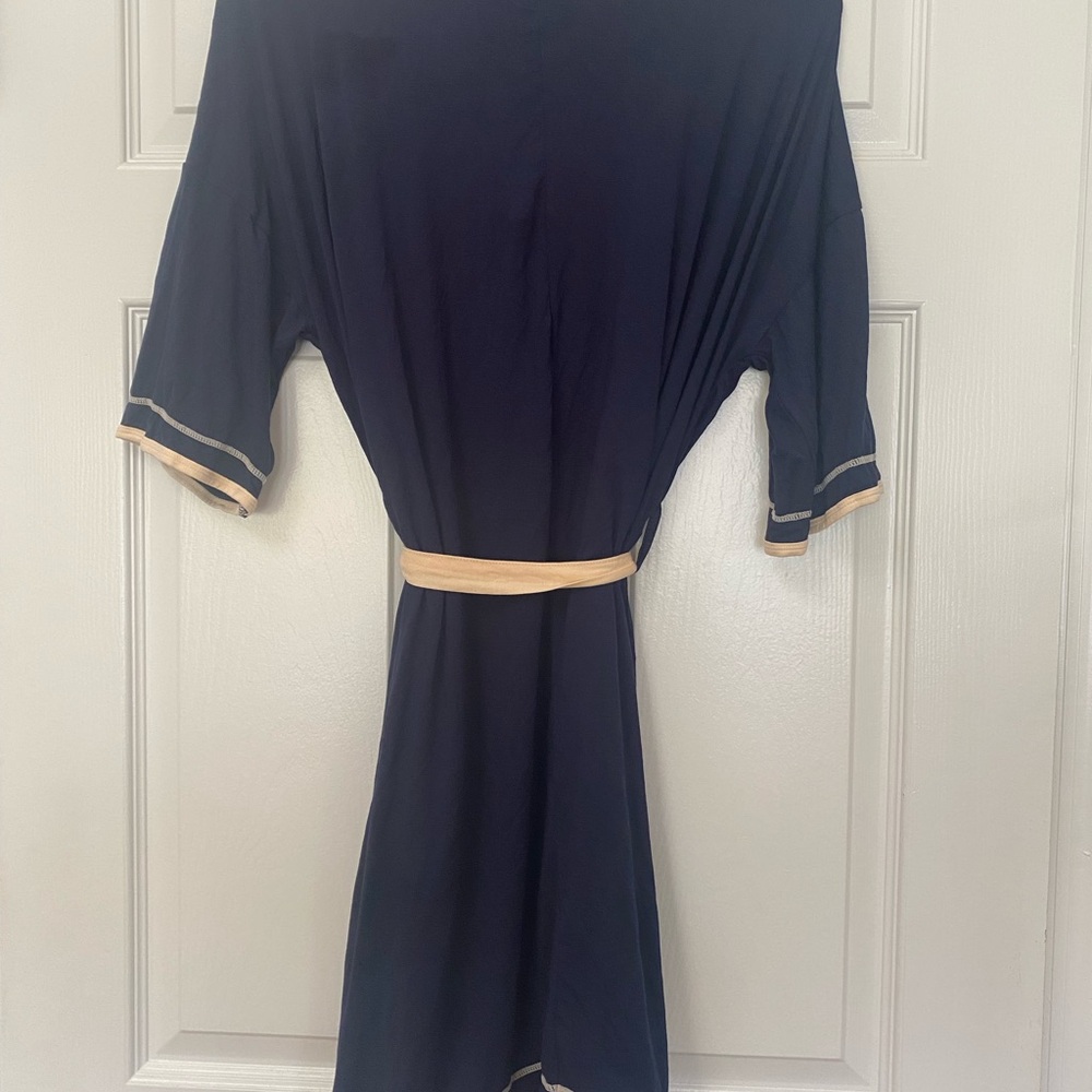 NWT lightweight Robe - Picture 4 of 4